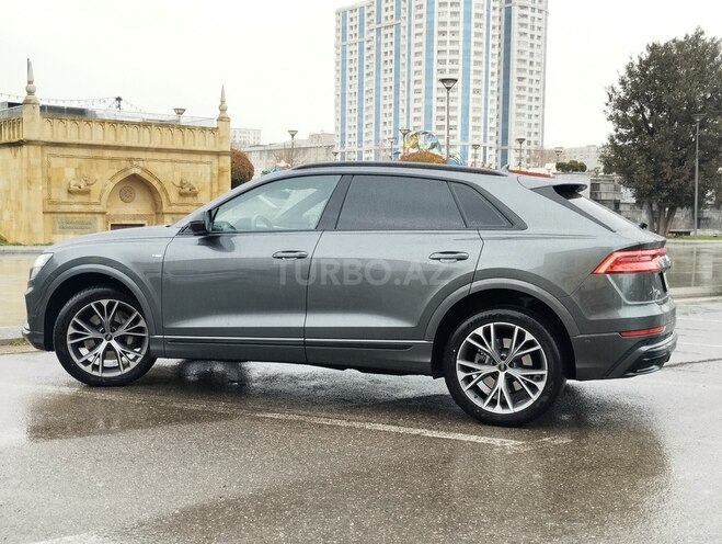 Audi Q8-5