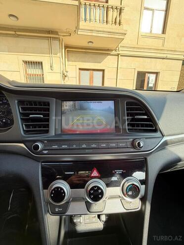 Hyundai Elantra-15