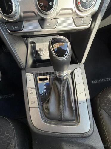 Hyundai Elantra-16