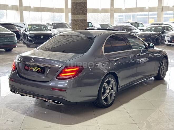 Mercedes E 300-8