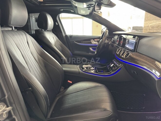 Mercedes E 300-17