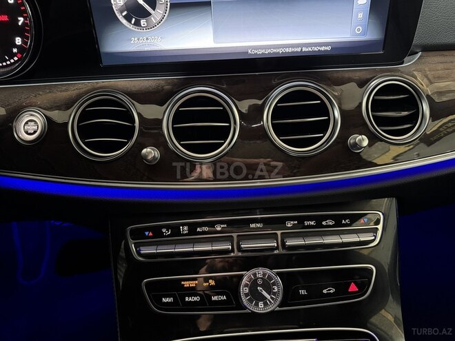 Mercedes E 300-23