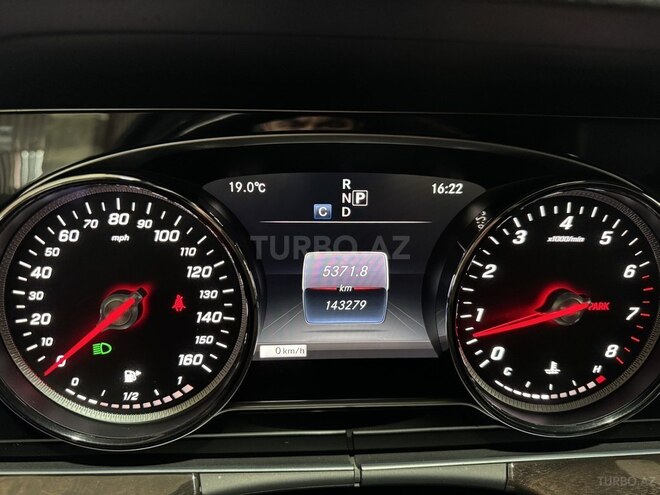 Mercedes E 300-21