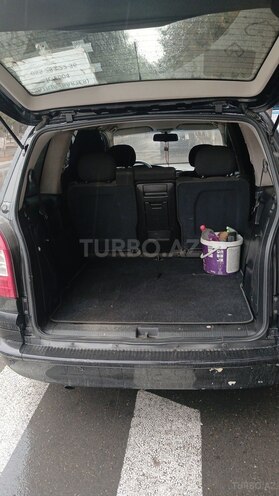 Opel Zafira-5