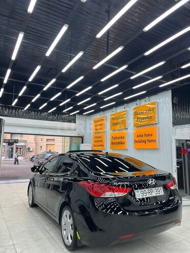 Hyundai Elantra-13