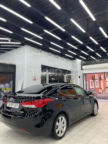 Hyundai Elantra-15