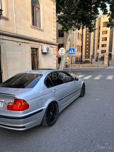 BMW 318-8