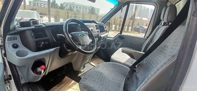 Ford Transit-9