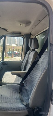 Ford Transit-16