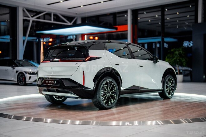 ZEEKR X-4