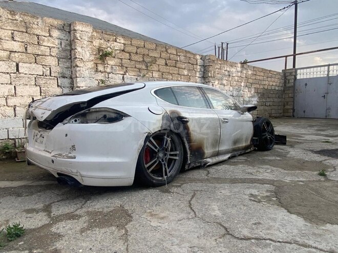 Porsche Panamera Turbo-3