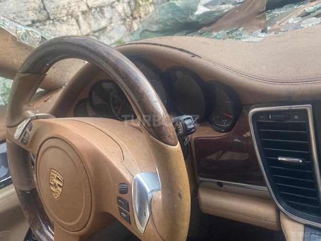 Porsche Panamera Turbo-6