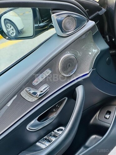Mercedes E 300 d-12