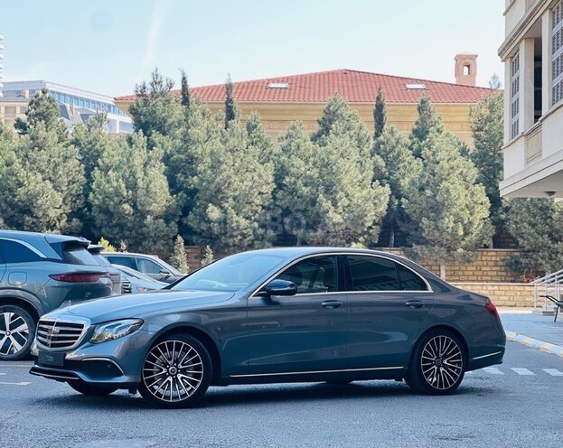 Mercedes E 300 d-2