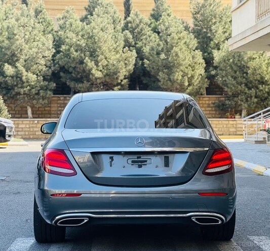 Mercedes E 300 d-5