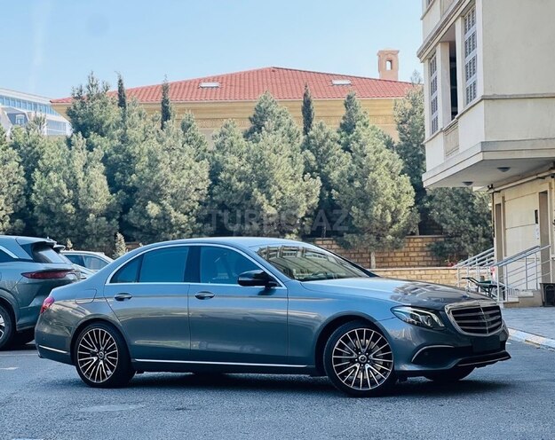 Mercedes E 300 d-3