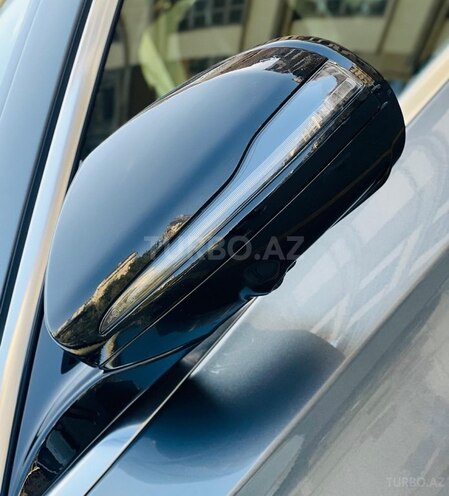 Mercedes E 300 d-8