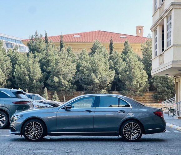 Mercedes E 300 d-6