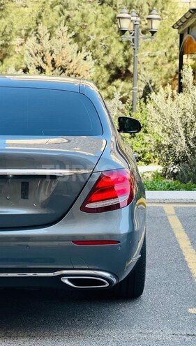 Mercedes E 300 d-7