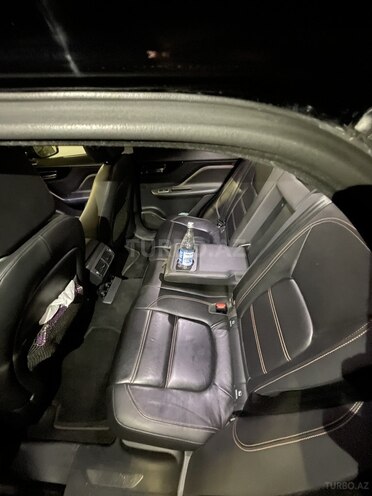Jaguar F-Pace-6