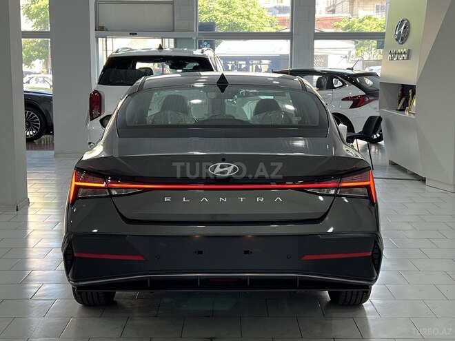 Hyundai Elantra-2
