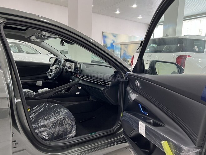 Hyundai Elantra-11