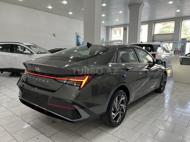 Hyundai Elantra-5