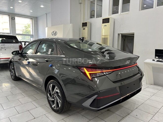 Hyundai Elantra-6