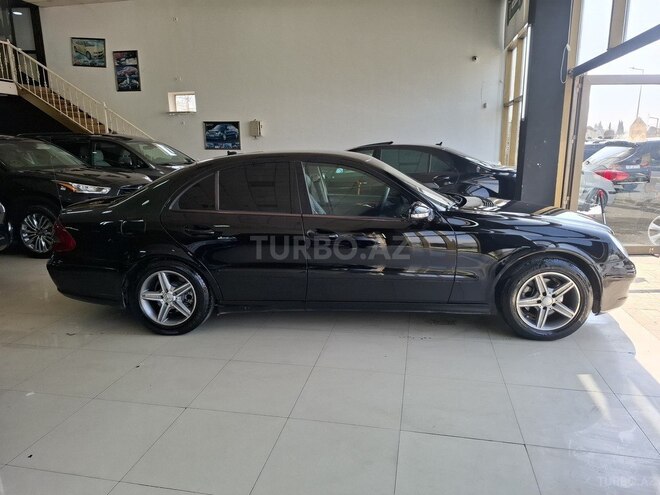 Mercedes E 220-11