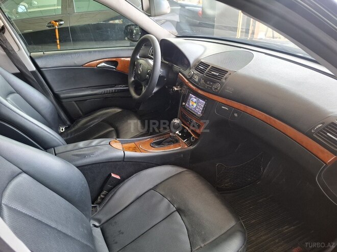 Mercedes E 220-13
