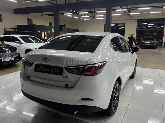 Toyota Yaris iA-4