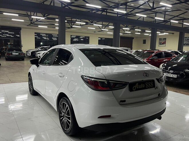 Toyota Yaris iA-5