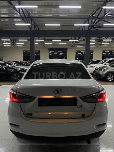 Toyota Yaris iA-8