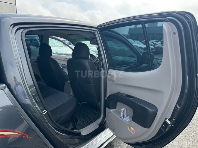 Mitsubishi L200-17