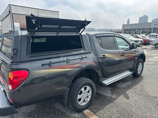 Mitsubishi L200-20