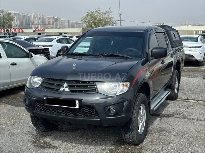 Mitsubishi L200-1