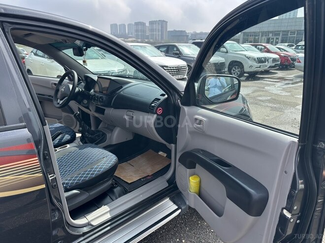 Mitsubishi L200-14