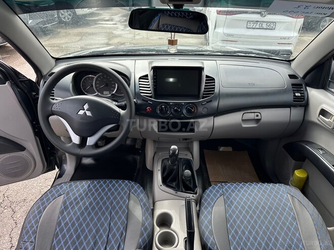 Mitsubishi L200-9