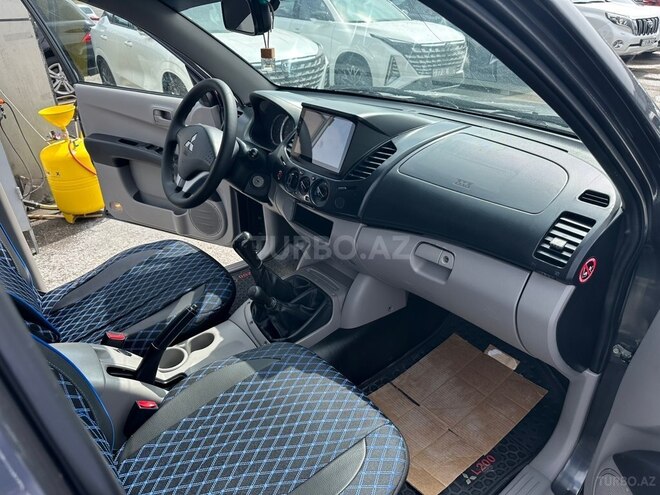 Mitsubishi L200-15