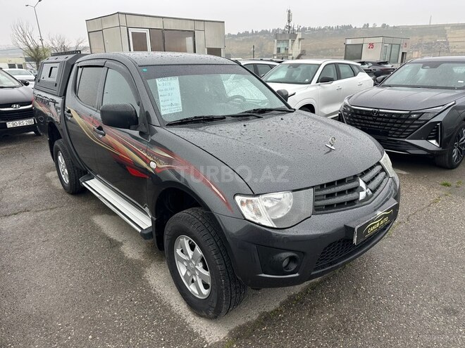 Mitsubishi L200-4