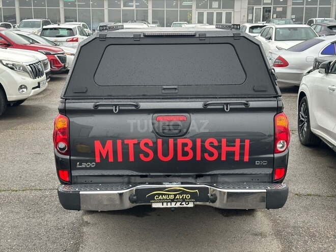 Mitsubishi L200-8