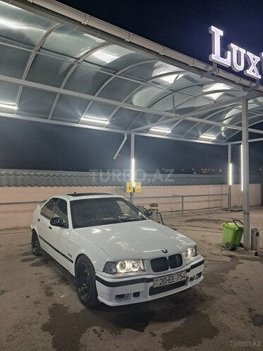 BMW 318-8