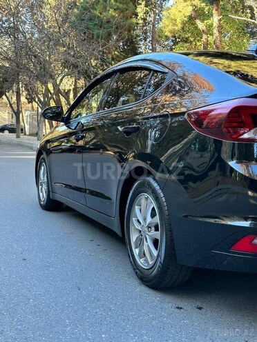 Hyundai Elantra-5