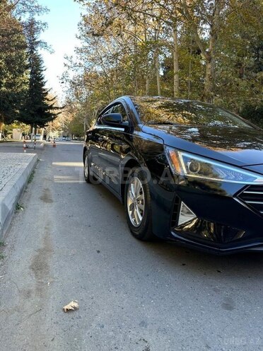 Hyundai Elantra-3