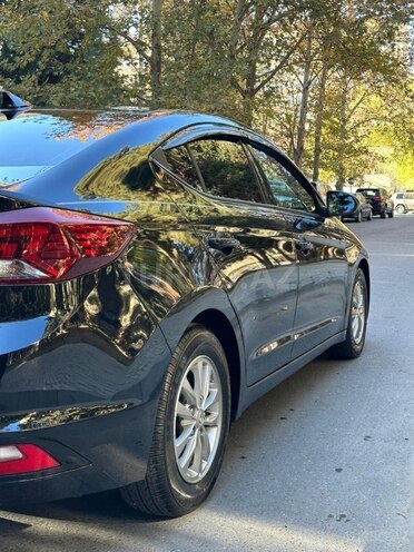 Hyundai Elantra-6