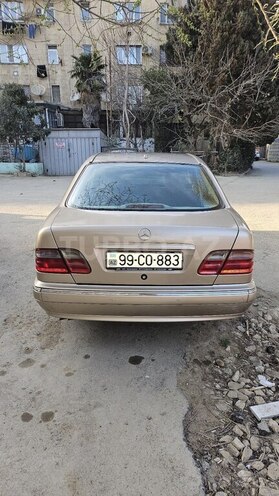 Mercedes E 280 4MATIC-3
