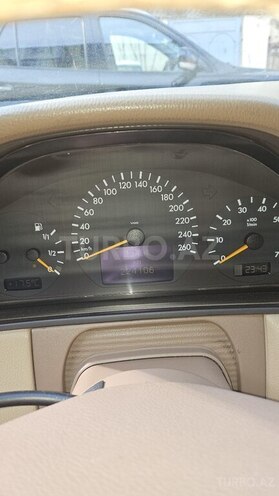 Mercedes E 280 4MATIC-6