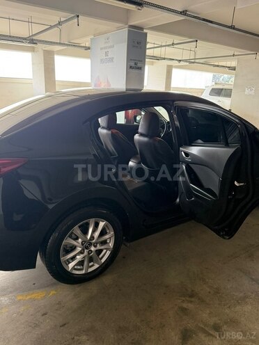 Mazda 3-10