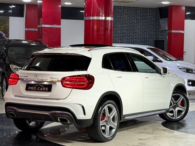 Mercedes GLA 250 4MATIC-10