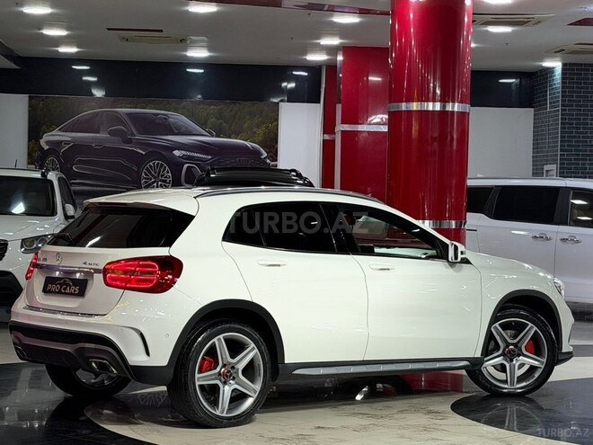 Mercedes GLA 250 4MATIC-12